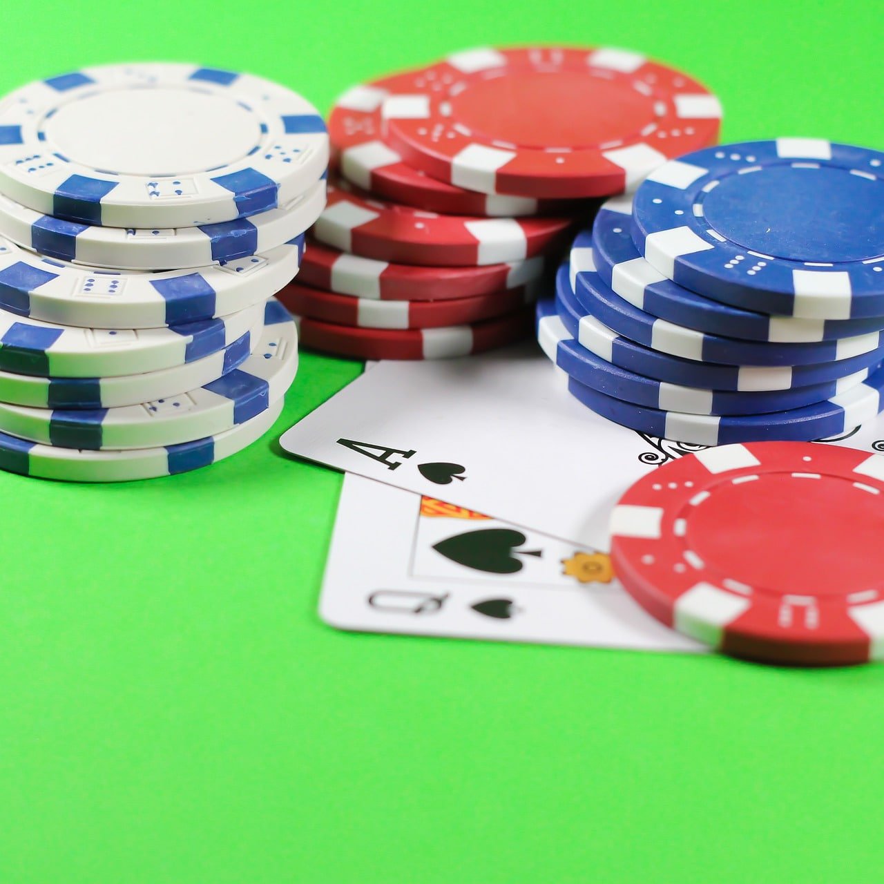 Live dealer managing Dream Number draw apparatus with HD multi-camera setup